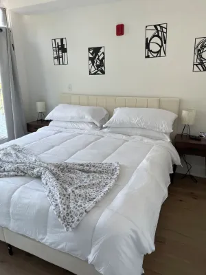 Stylish Retreat - High-Speed WiFi, Northeast Luxury Hotels in Cheverly