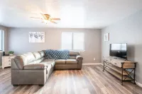 Wood'Inn - Cozy 2BD over the bridge Hôtels à : Fondulac Township