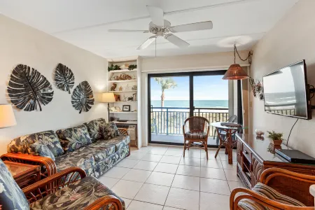 Breathtaking Ocean View and Cozy Furniture - Stunning Tropical Escape