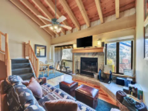 Cozy Mountain Getaway with Balcony and Rustic Kitchen - Inviting Retreat