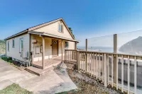 Oceanfront home with amazing views, hot tub, WiFi & deck - hiking nearby