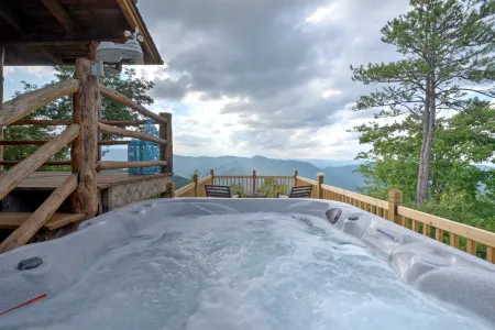 Enchanting Cabin with Hot Tub and Scenic Views - Gorgeous Mountain Retreat Отели рядом с достопримечательностью «Блу-Ридж-Паркуэй»