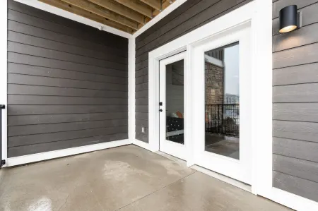 Spacious Retreat with Private Patio and Fast Wifi - Serene Sanctuary