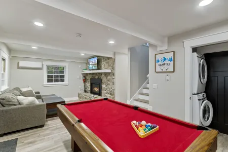 Cozy Mountain Escape with Game Room and Fire Pit - Inviting Bungalow Отели в г. Бич Маунтин