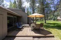 Private Hot Tub and Spacious Loft with Bikes - Gorgeous Retreat