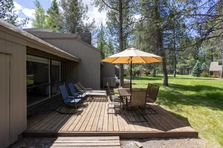 Private Hot Tub and Spacious Loft with Bikes - Gorgeous Retreat