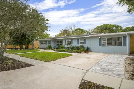 Tropical Paradise Retreat - Coastal Oasis with Heated Pool