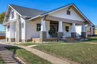 Spacious Deck and Fenced Yard - Charming Historic Haven Hotels in Knox County