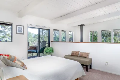 The Silver Lady | Retro-Chic Retreat w/ Huge Mountain-View Deck | Near Beach