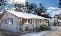 Scenic Hill Country Views and Cozy Amenities - Charming Rustic Retreat Hotels in Kerr County