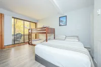 Cozy Balcony and Modern Kitchen Amenities - Serene Mountain Haven Hotels in Parowan