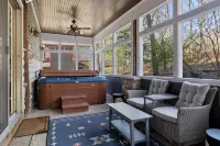 Lodge Home + HotTub, Pool-Theater-Clubhouse Access