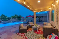 Resort Style Pool and Spa - Spectacular Mountain Haven