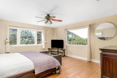 Luxe home with pool table, jetted tub, steam shower, central AC & garage