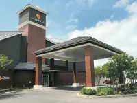 La Quinta Inn & Suites by Wyndham Austin Airport Hotels near Austin-Bergstrom International Airport