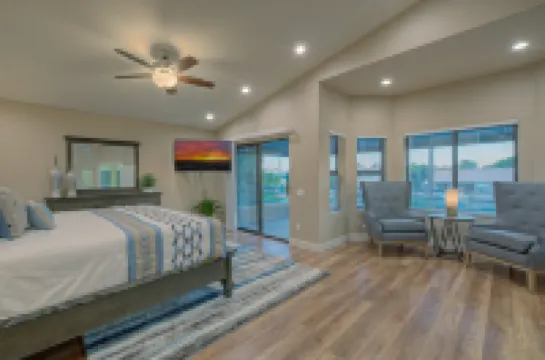 Gorgeous Lake Views and Spa Oasis - Exquisite Family Retreat