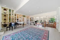 Massive Lakefront Mansion, 7Br/6BA 11 Beds, Private Pool & Dock, 9200Sqft+