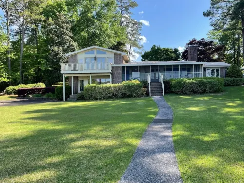 Vacation Getaway on Lake Martin only 35 minutes from Auburn