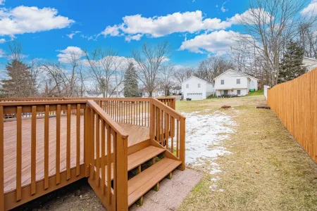 Comfort Awaits at Cozy Get Away - Dog Friendly - 3BD / 2BA + Living Spaces Отели в г. Акрон