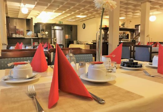 4. 호텔 세네터 빌..