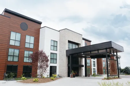 Revel Hotel des Moines Urbandale, Tapestry Collection by Hilton