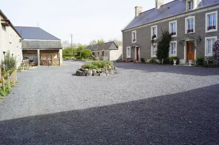 Domaine Aux Léopards Normands Отели в г. Круэ