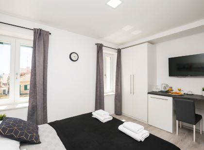 Apartments and Rooms Adriatic Suites