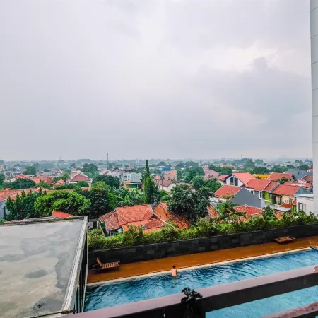 Comfortable and Minimalist Studio at Dave Apartment