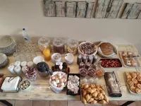 Elanthi Village Apartments - 朝食