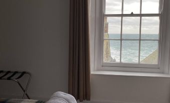 Cadgwith Cove Inn