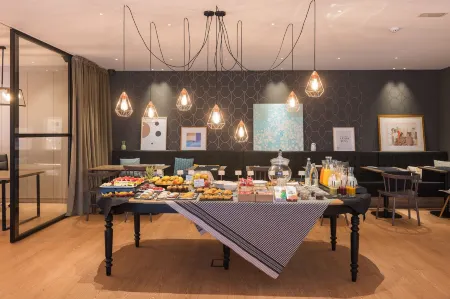 Up Rooms Vic Hotel Отели в г. Гурб