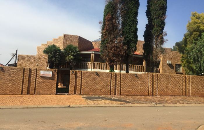 Lapeng Village