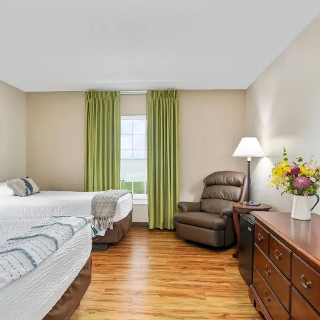 Top Floor Handicap Accessible Bay View