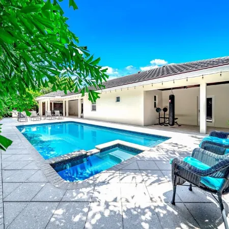 Pool! Walk to Private Beach & Historic Lighthouse!