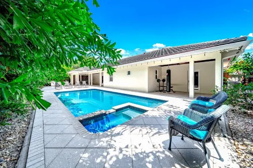 Pool! Walk to Private Beach & Historic Lighthouse!