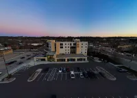 Arch + Cable Hotel Hotels in Mankato