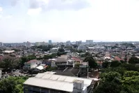 Homey and Cozy 2Br Apartment at Tamansari la Grande