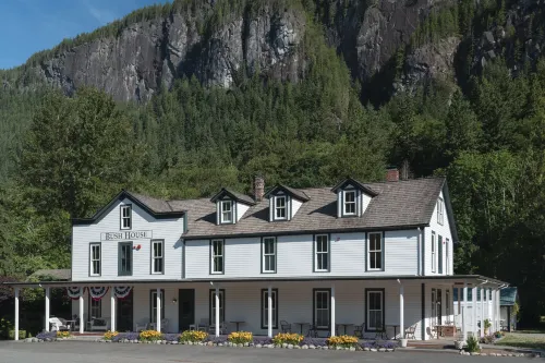 Bush House Inn - Homestay
