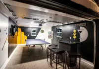 Gatsby Theme Near Downtown w Game Room, EV Charger Hotels in Lake Geneva