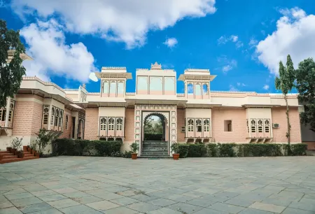 Ranakpur Hill Resort Отели рядом с достопримечательностью «Sri Sonana Khetlaji Navi Dham»