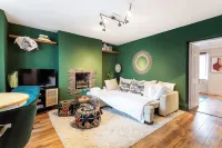 Chiswick Gem Stylish 1-Bed Flat for Modern Living