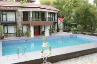 Pleasant Tree Hotels - Luxury Stay Amidst Nature - Pools