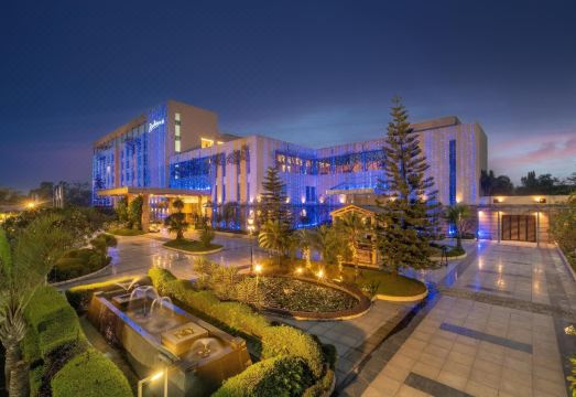 래디슨 블루 호텔 루드라푸르