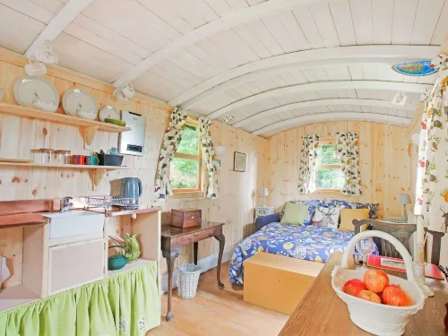 Shepherds Hut Near Exmoor National Park Hotel a Huish Champflower