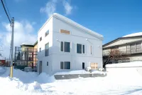 The Luna Lounge Готелі в районі Район Тойохіра