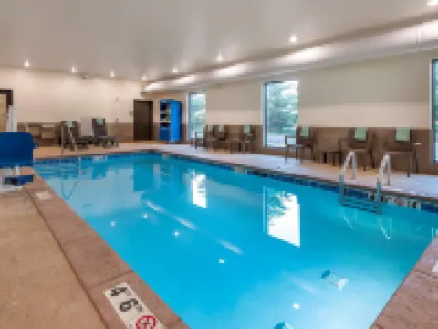 Comfort Inn & Suites Hotels in Nicollet County