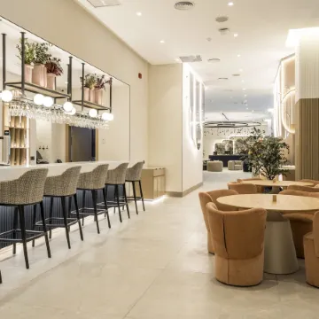 Ilunion les Corts Spa Отели рядом с достопримечательностью «Железнодорожный вокзал Саррия»
