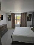 Charming 3-Bed Apartment in Portmore with Pool Hotels near Dream Beach
