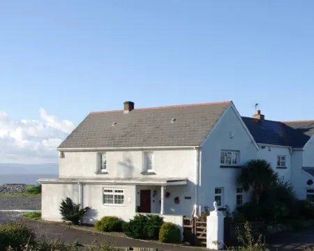 1-Bed Cottage on Coastal Pathway in South Wales Hotels in Barry