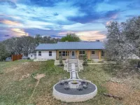 Starlight Meadows 3 mi to Downtown w/Hot Tub Hotels in Gillespie County